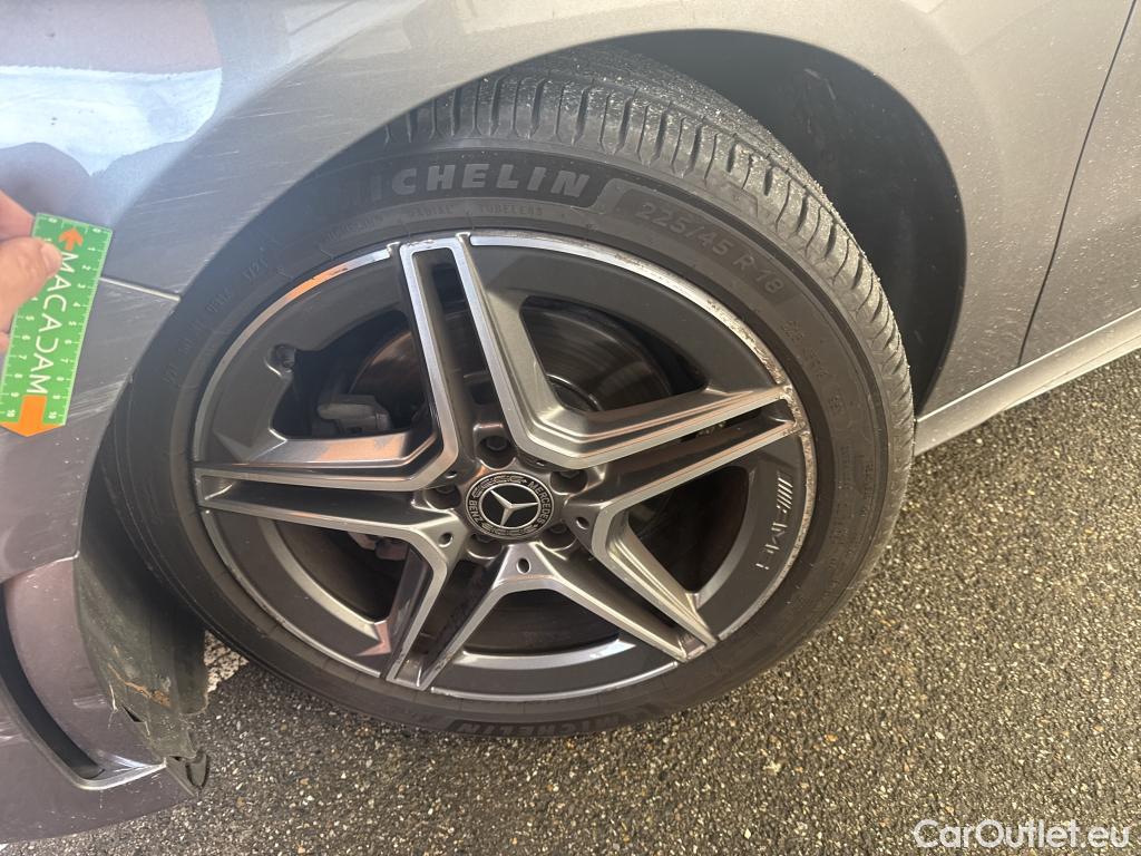  Mercedes  A-Klasse MERCEDES-BENZ Classe A Compact / 2018 / 5P / Berline A 180 d AMG Line #35