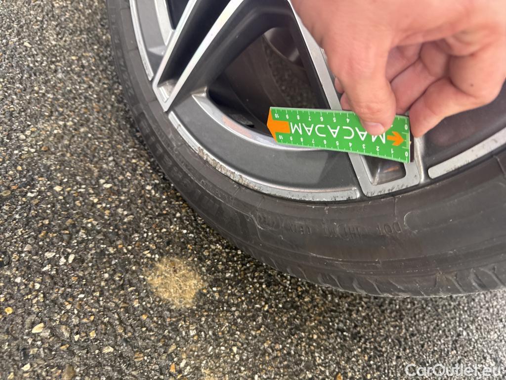  Mercedes  A-Klasse MERCEDES-BENZ Classe A Compact / 2018 / 5P / Berline A 180 d AMG Line #57