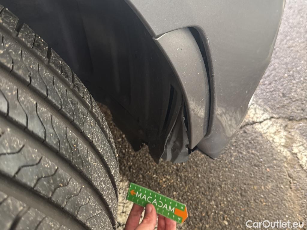  Mercedes  A-Klasse MERCEDES-BENZ Classe A Compact / 2018 / 5P / Berline A 180 d AMG Line #69