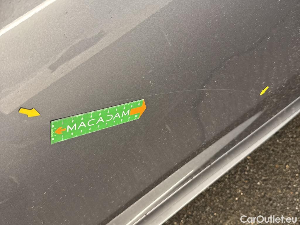  Mercedes  A-Klasse MERCEDES-BENZ Classe A Compact / 2018 / 5P / Berline A 180 d AMG Line #31