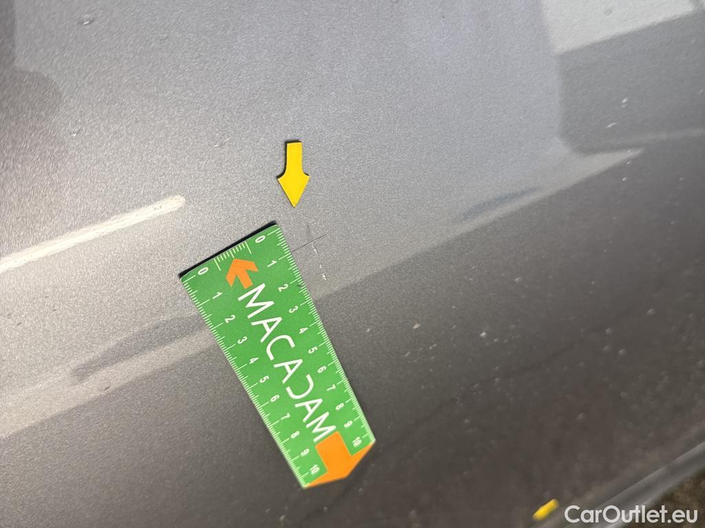  Mercedes  A-Klasse MERCEDES-BENZ Classe A Compact / 2018 / 5P / Berline A 180 d AMG Line #32