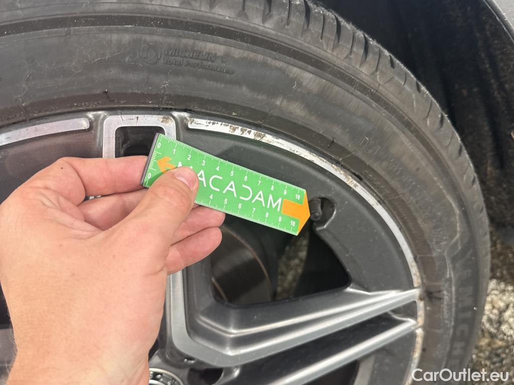  Mercedes  A-Klasse MERCEDES-BENZ Classe A Compact / 2018 / 5P / Berline A 180 d AMG Line #60