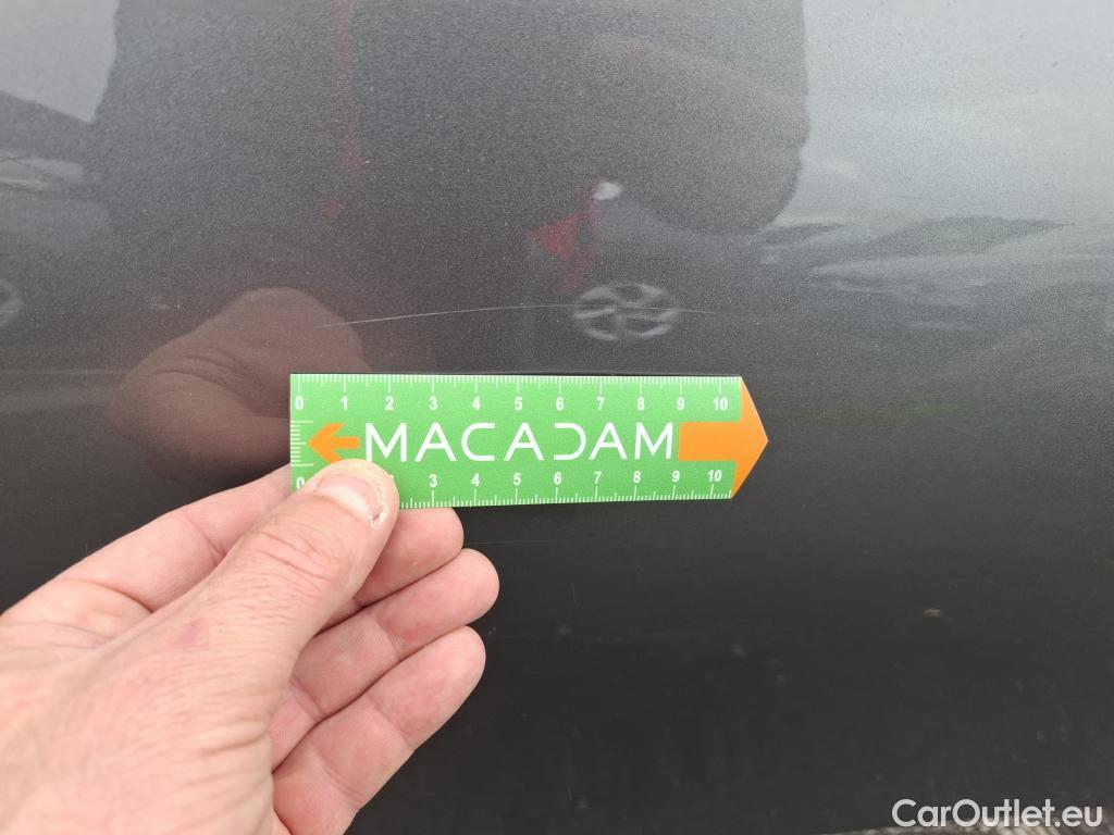  Mercedes  A-Klasse MERCEDES-BENZ Classe A Compact / 2018 / 5P / Berline A 180 d AMG Line #28