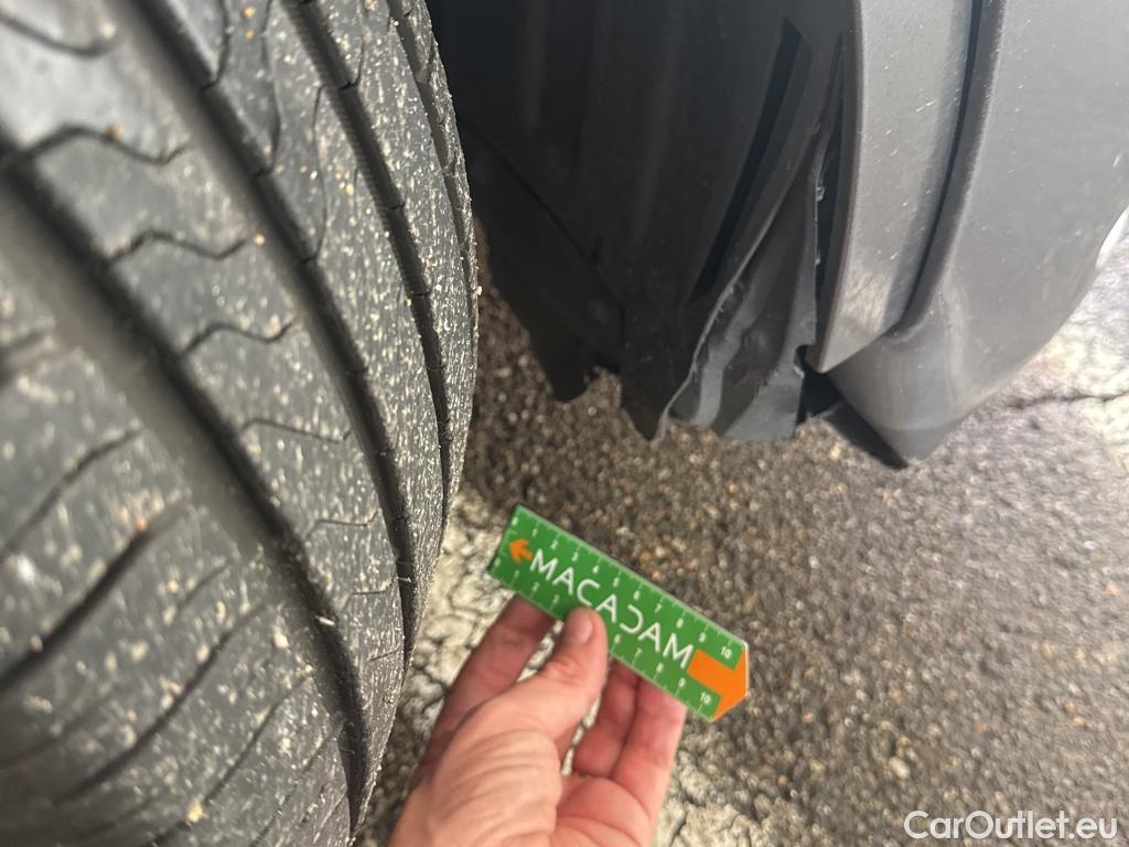  Mercedes  A-Klasse MERCEDES-BENZ Classe A Compact / 2018 / 5P / Berline A 180 d AMG Line #68