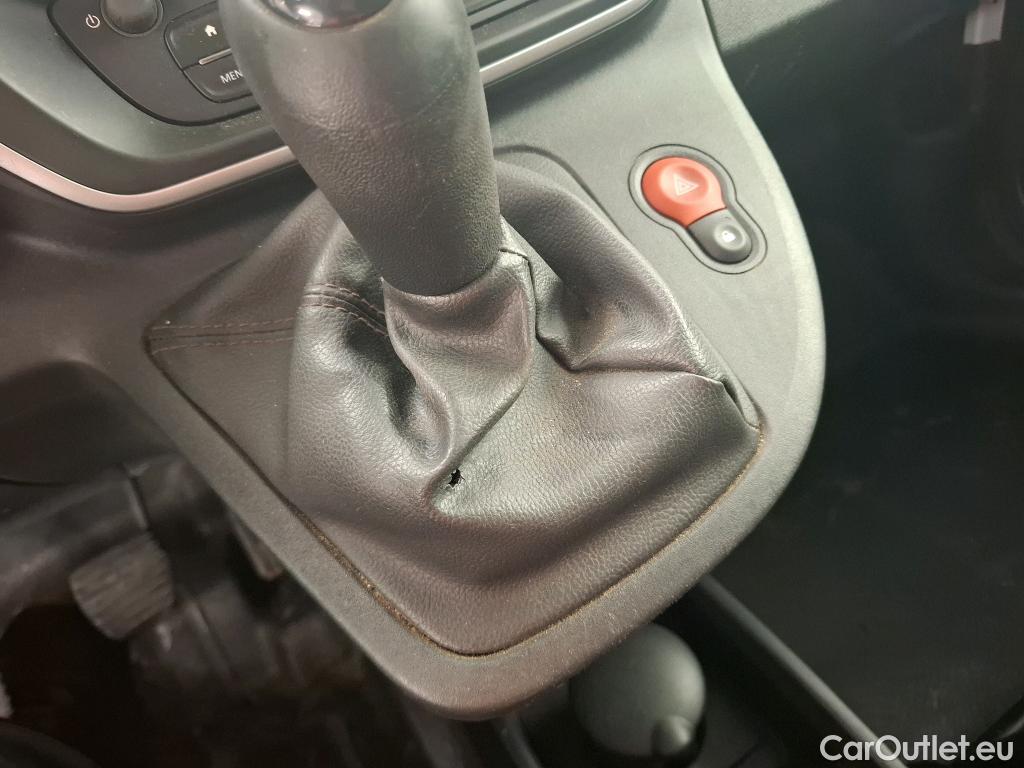  Renault  Kangoo RENAULT  Express / 2013 / 4P / Fourgonnette Extra R-Link dCi 75 #38