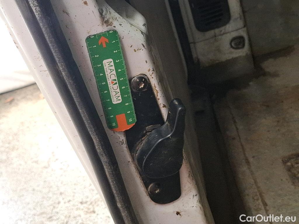  Renault  Master RENAULT  VU 4p Fourgon CA CF F3500 L2H2 dCi 100 #61