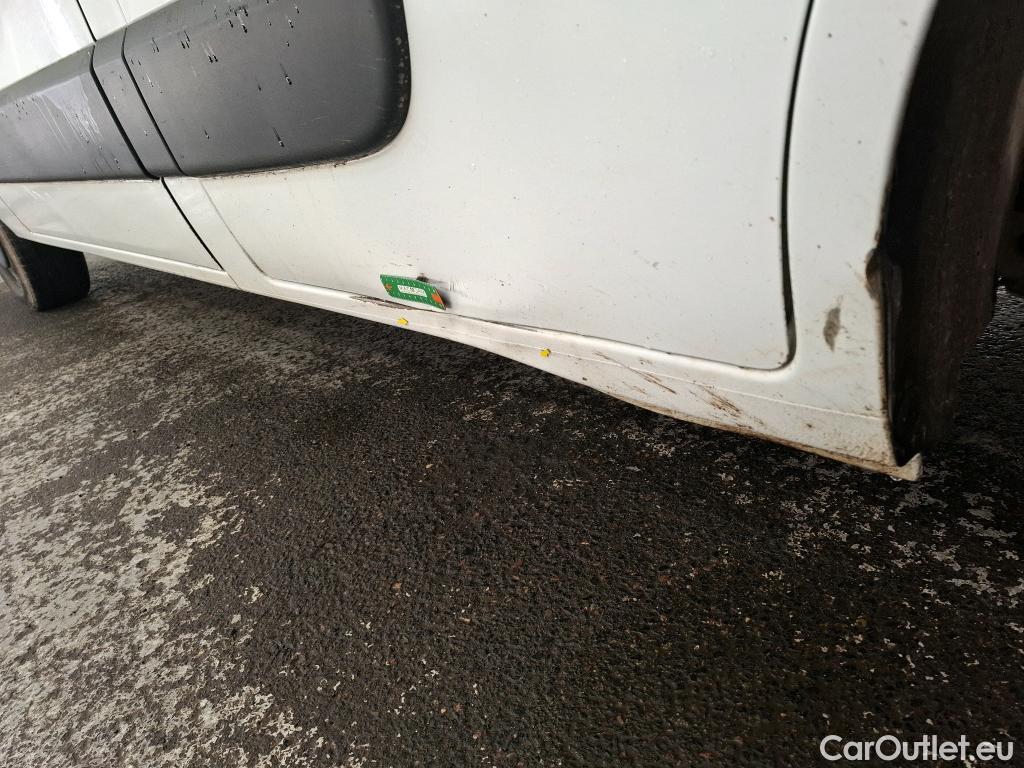 Renault  Master RENAULT  VU 4p Fourgon CA CF F3500 L2H2 dCi 100 #19