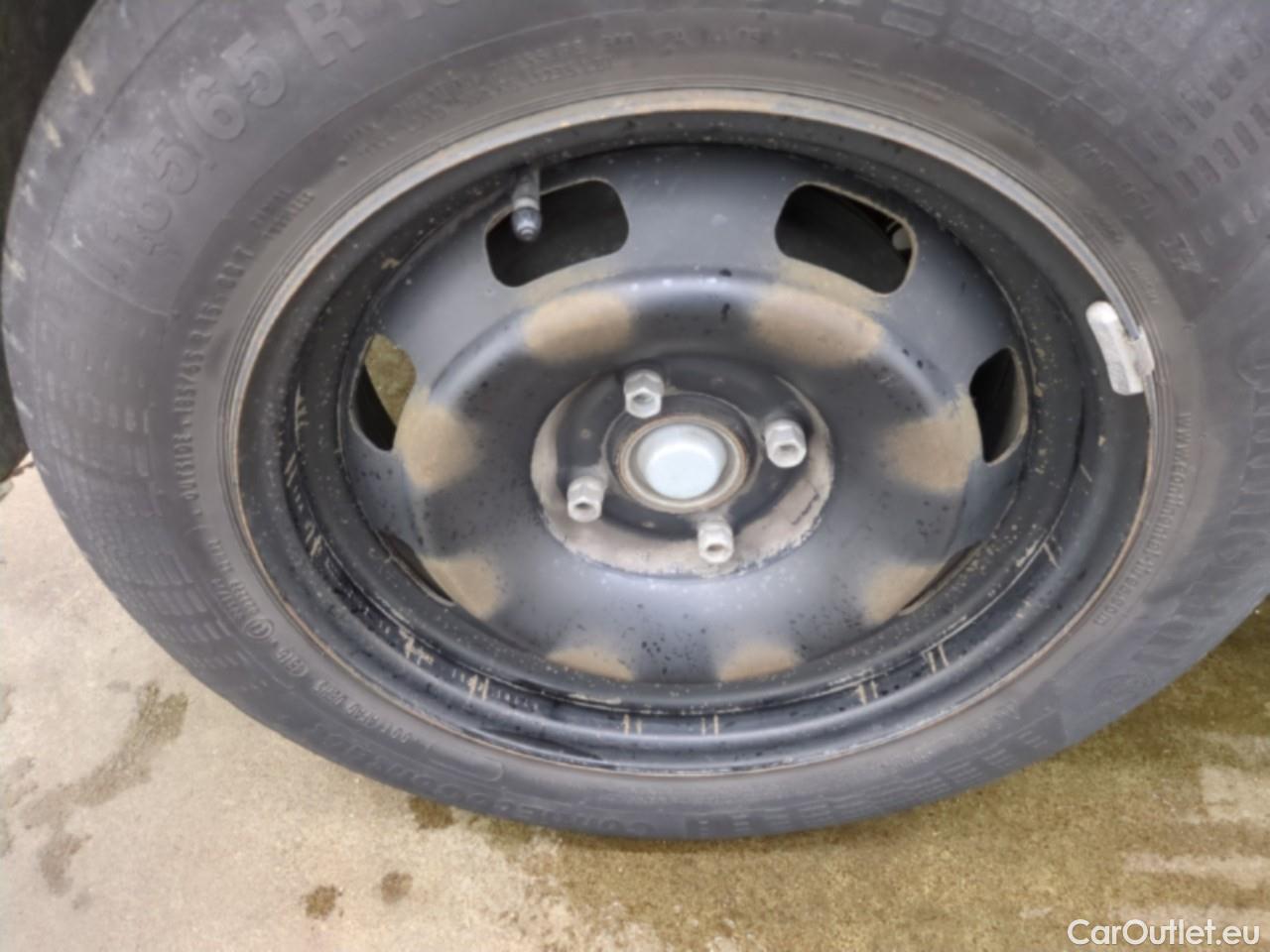  Peugeot  208  Affaire Premium 1.6 HDi 75CV BVM5 E6 #8