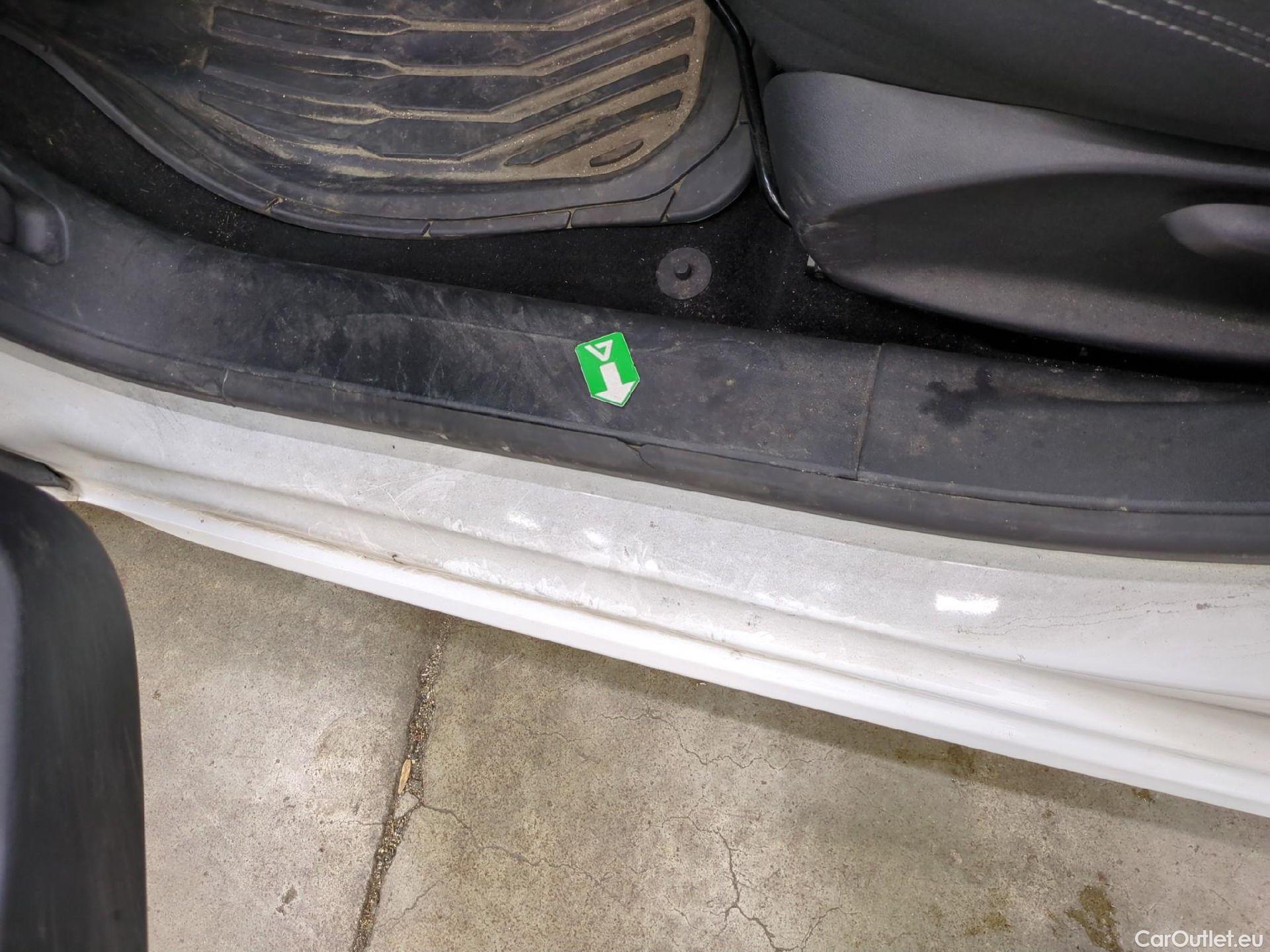  Peugeot  208  Affaire Premium 1.6 HDi 75CV BVM5 E6 #5