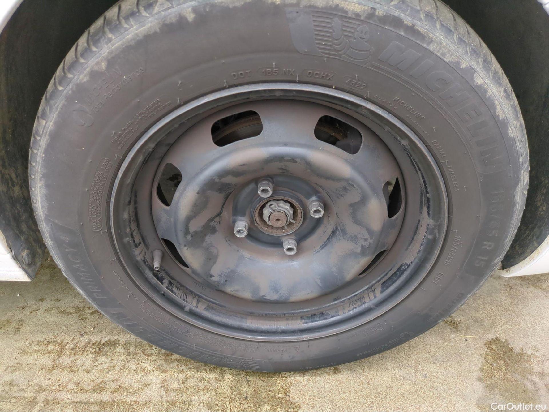  Peugeot  208  Affaire Premium 1.6 HDi 75CV BVM5 E6 #6