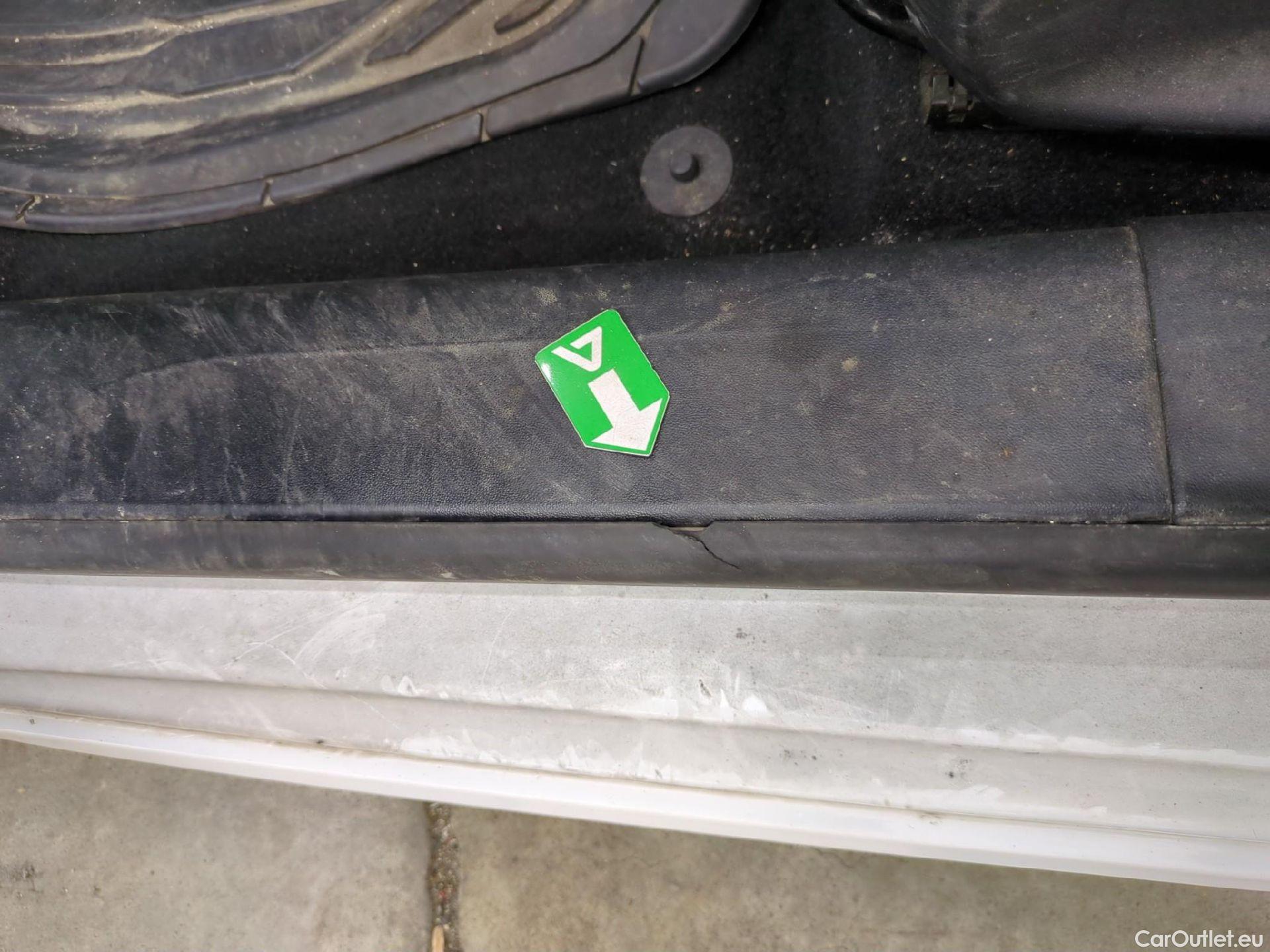  Peugeot  208  Affaire Premium 1.6 HDi 75CV BVM5 E6 #4