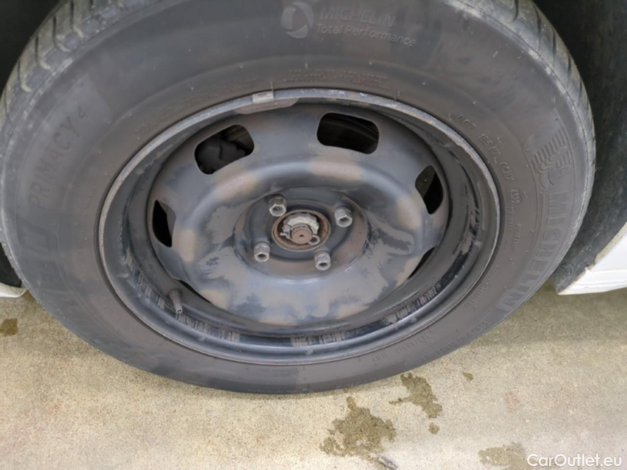  Peugeot  208  Affaire Premium 1.6 HDi 75CV BVM5 E6 #7