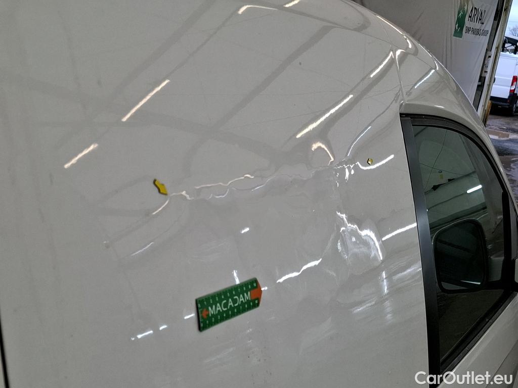  Volkswagen  Caddy VOLKSWAGEN  Van  2015  4P  Fourgonnette 20 TDI 75 Business Line Plus #9