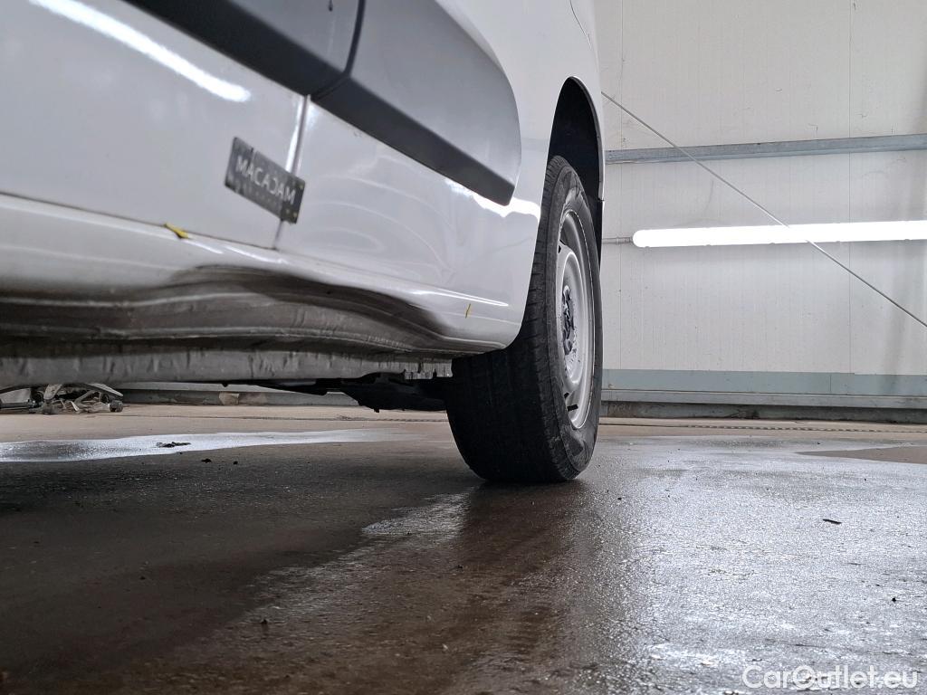  Opel  Combo OPEL  / 2018 / 4P / Fourgonnette 1.5 diesel 100chL1H1/stand CARGO PACK C #2