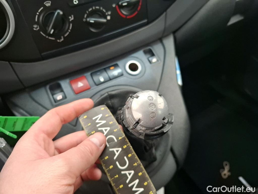  Citroen  Berlingo CITROEN  VU 3p Fourgonnette HDi 75 Club 2 places Court #35