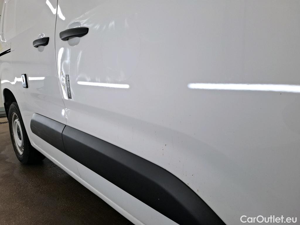  Opel  Combo OPEL  / 2018 / 4P / Fourgonnette 1.5 diesel 100chL1H1/stand CARGO PACK C #45