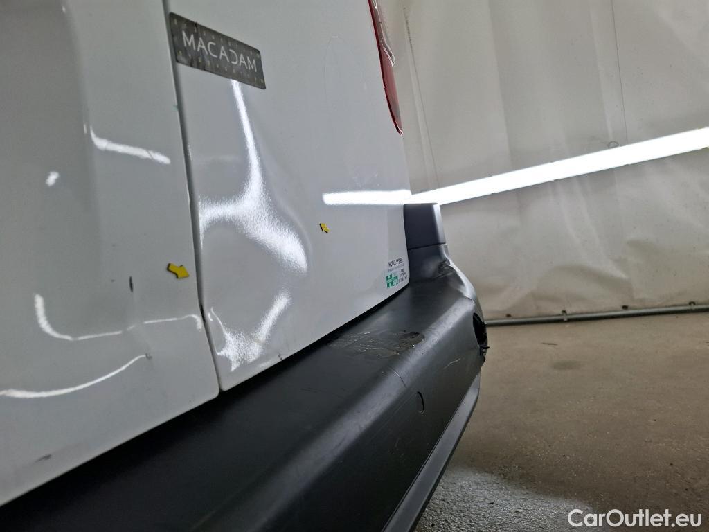  Opel  Combo OPEL  / 2018 / 4P / Fourgonnette 1.5 diesel 100chL1H1/stand CARGO PACK C #19