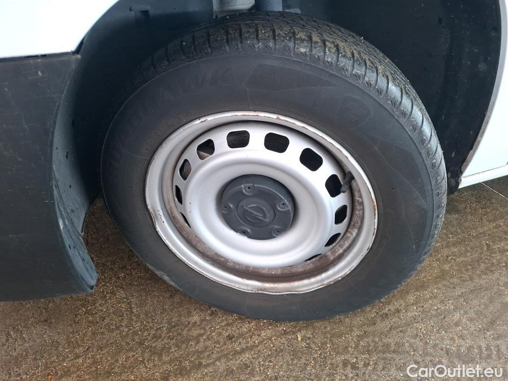  Opel  Combo OPEL  / 2018 / 4P / Fourgonnette 1.5 diesel 100chL1H1/stand CARGO PACK C #37