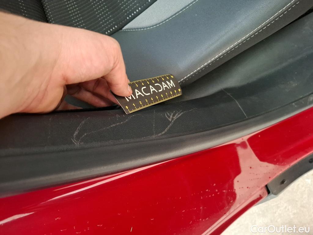  Peugeot  2008  Allure 1.2 PureTech 110CV BVA6 E6 #33