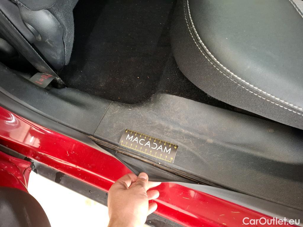  Peugeot  2008  Allure 1.2 PureTech 110CV BVA6 E6 #18