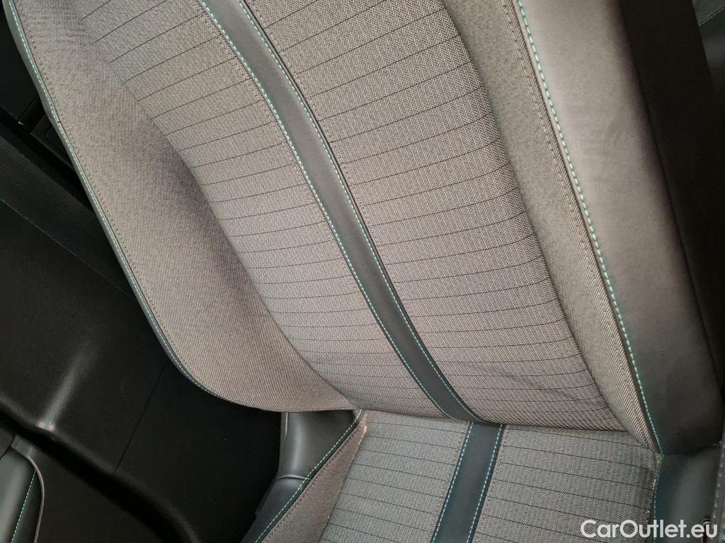  Peugeot  2008  Allure Business 1.5 HDi 130CV BVA8 E6d #36