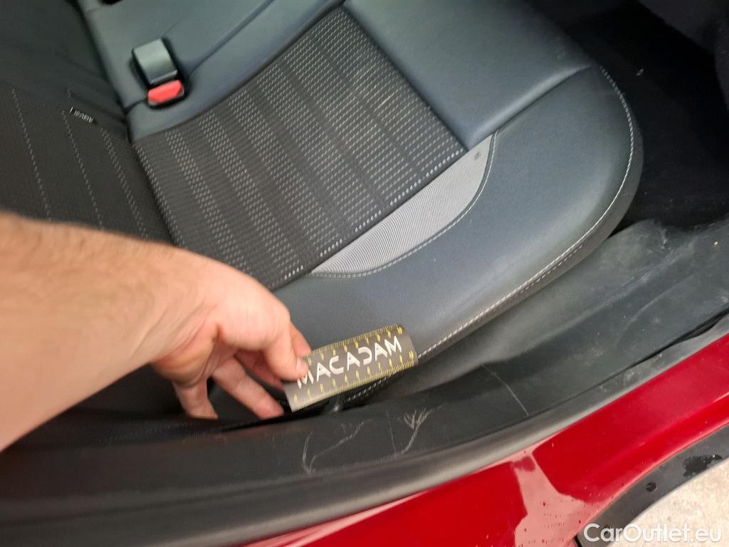  Peugeot  2008  Allure 1.2 PureTech 110CV BVA6 E6 #31