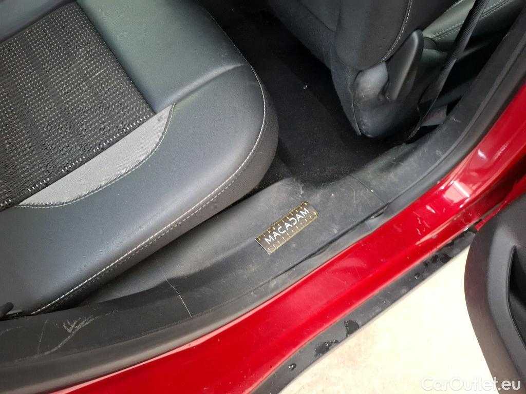  Peugeot  2008  Allure 1.2 PureTech 110CV BVA6 E6 #16