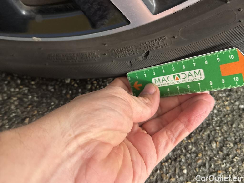  Peugeot  3008 PEUGEOT  / 2020 / 5P / SUV 1.6 HYBRID4 300 E-EAT8 GT Pack #9