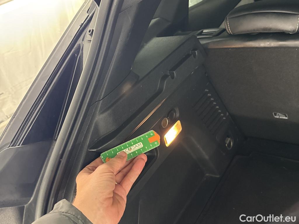  Peugeot  3008 PEUGEOT  / 2020 / 5P / SUV 1.6 HYBRID4 300 E-EAT8 GT Pack #1