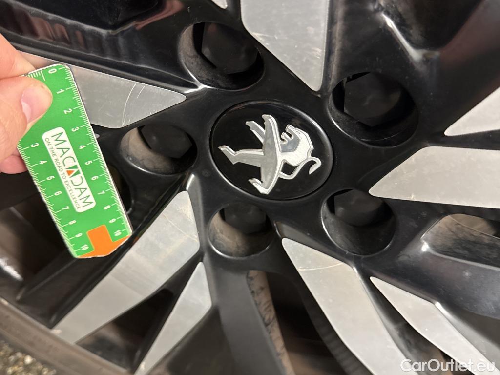  Peugeot  3008 PEUGEOT  / 2020 / 5P / SUV 1.6 HYBRID4 300 E-EAT8 GT Pack #20