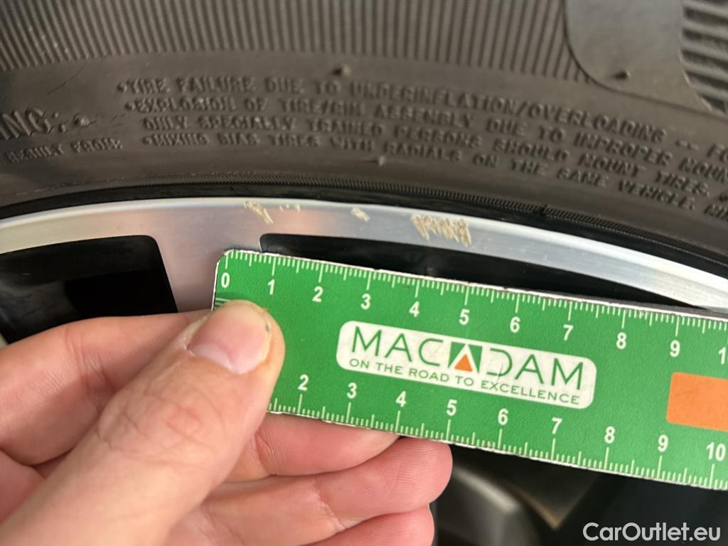  Peugeot  3008 PEUGEOT  / 2020 / 5P / SUV 1.6 HYBRID4 300 E-EAT8 GT Pack #18