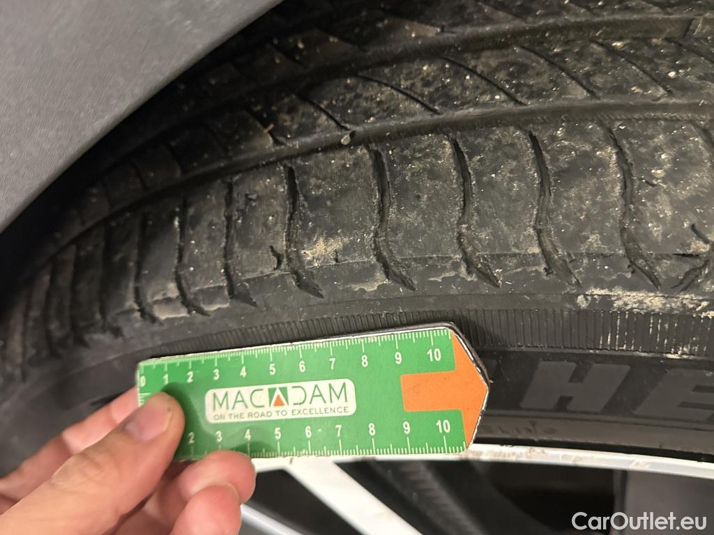  Peugeot  3008 PEUGEOT  / 2020 / 5P / SUV 1.6 HYBRID4 300 E-EAT8 GT Pack #6