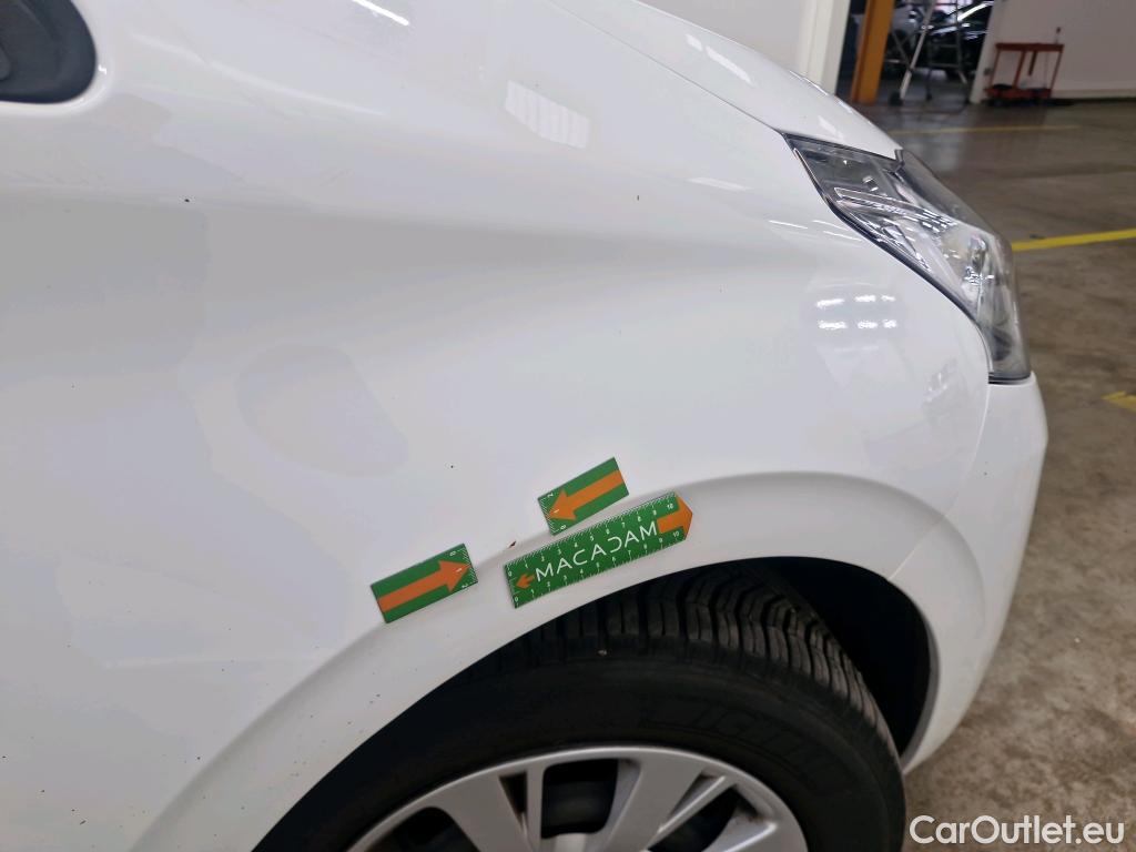  Peugeot  208  Affaire Premium Pack 1.5 HDi 100CV BVM6 E6dT #17