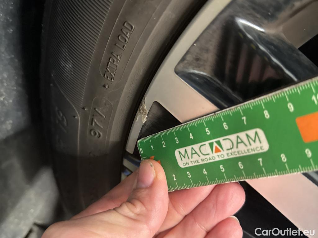  Peugeot  3008 PEUGEOT  / 2020 / 5P / SUV 1.6 HYBRID4 300 E-EAT8 GT Pack #19