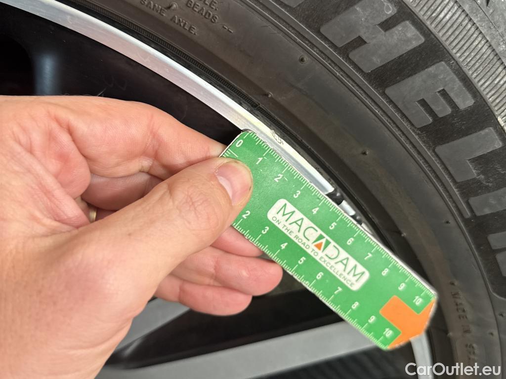  Peugeot  3008 PEUGEOT  / 2020 / 5P / SUV 1.6 HYBRID4 300 E-EAT8 GT Pack #17