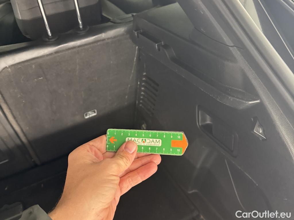  Peugeot  3008 PEUGEOT  / 2020 / 5P / SUV 1.6 HYBRID4 300 E-EAT8 GT Pack #2