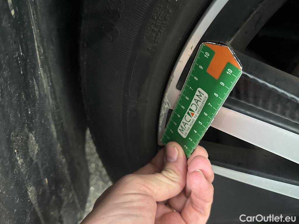  Peugeot  3008 PEUGEOT  / 2020 / 5P / SUV 1.6 HYBRID4 300 E-EAT8 GT Pack #13