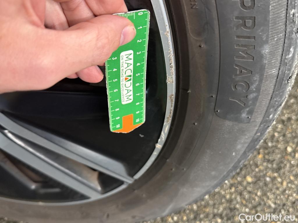  Peugeot  3008 PEUGEOT  / 2020 / 5P / SUV 1.6 HYBRID4 300 E-EAT8 GT Pack #16