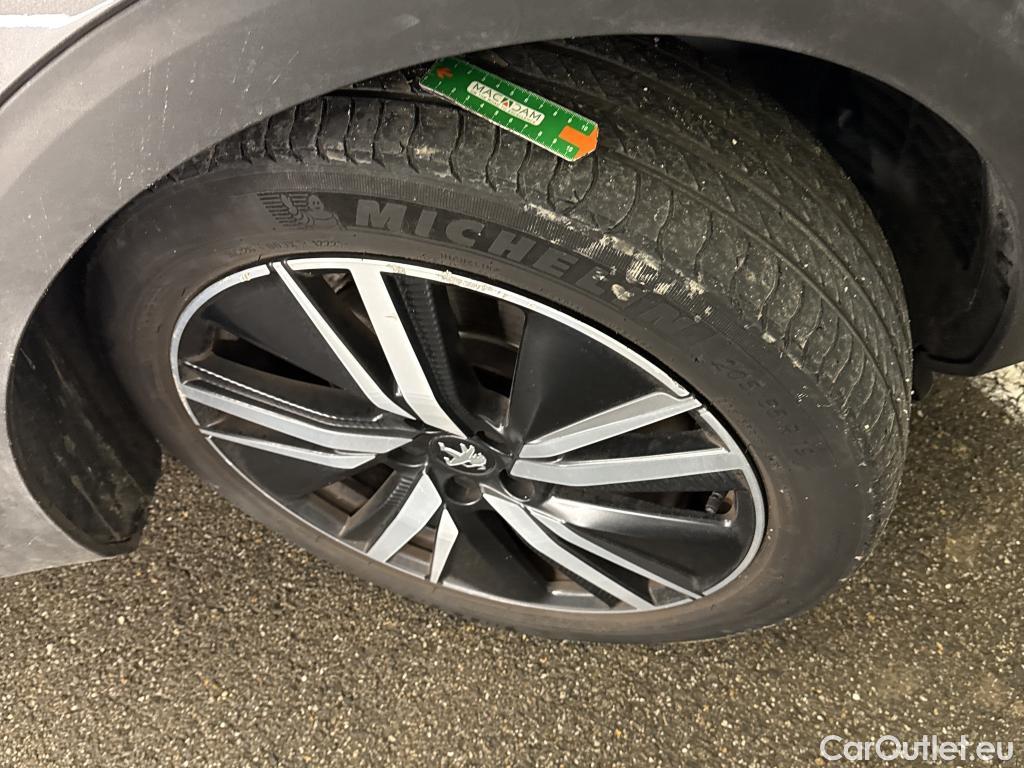  Peugeot  3008 PEUGEOT  / 2020 / 5P / SUV 1.6 HYBRID4 300 E-EAT8 GT Pack #4