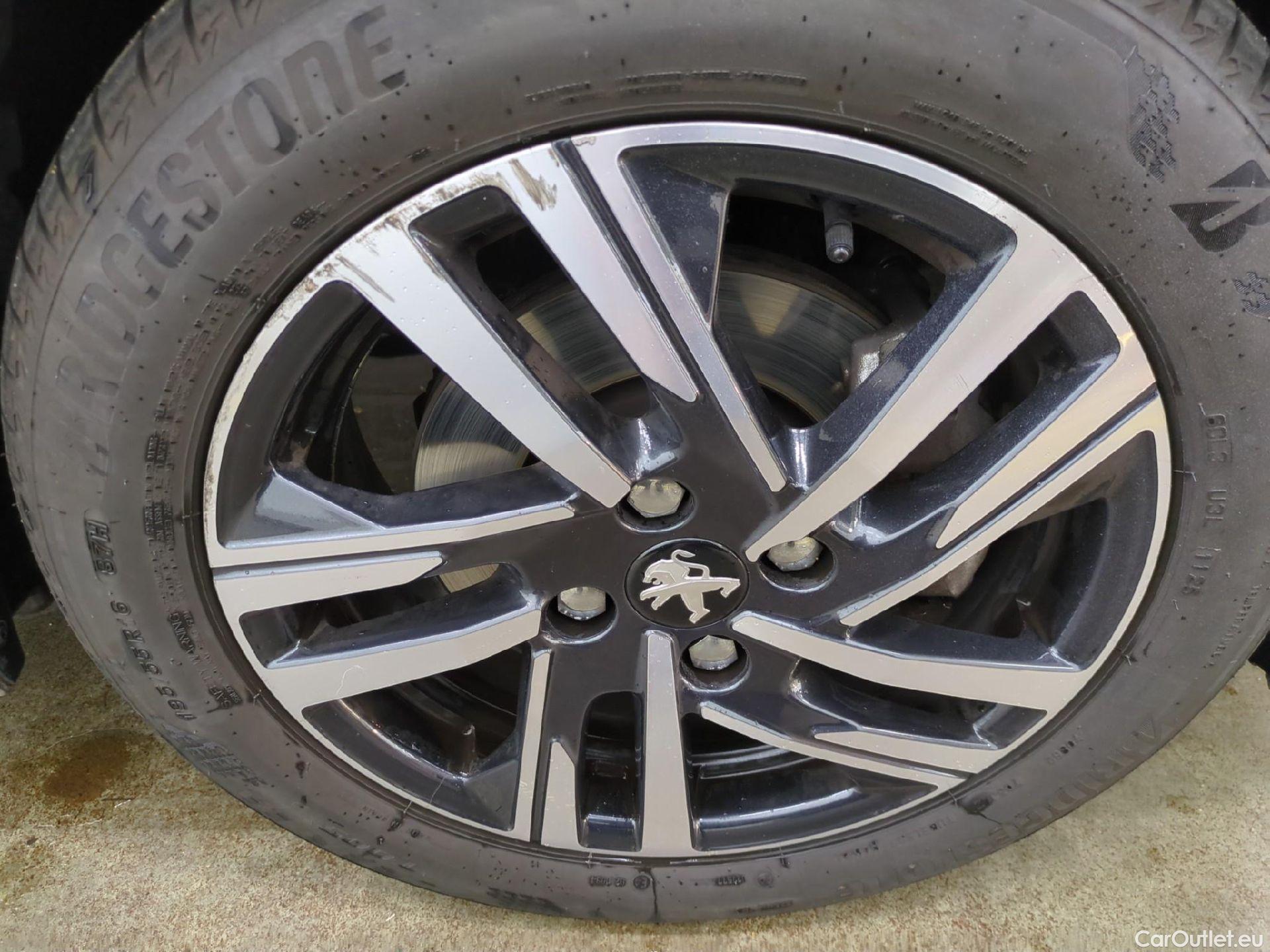  Peugeot  208  Allure Business 1.2 PureTech 100CV BVA8 E6d #3