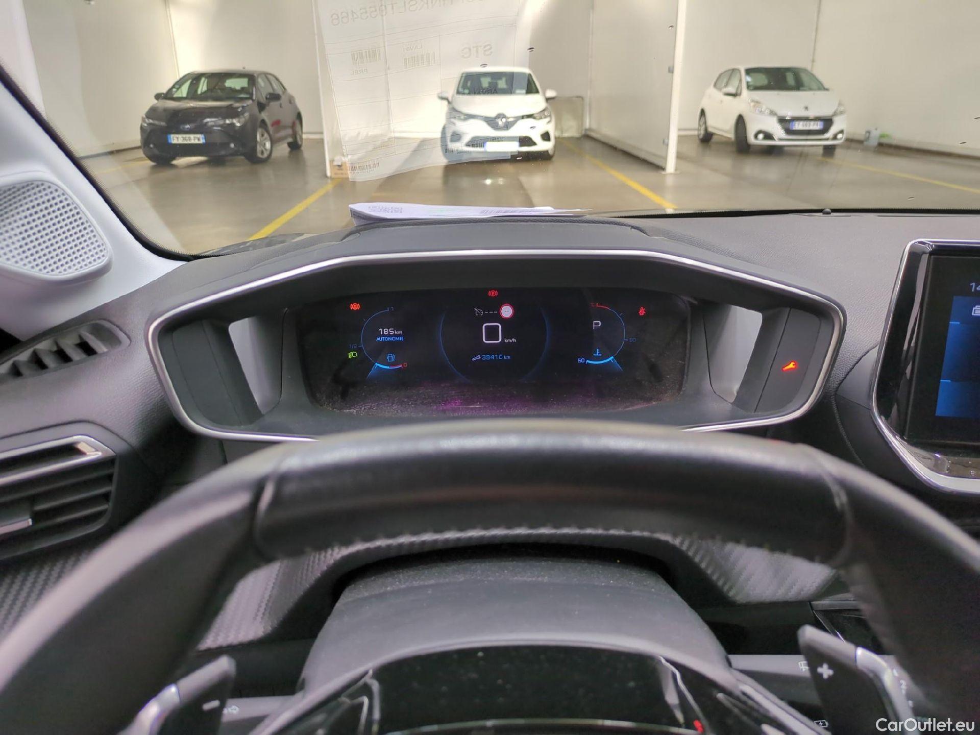  Peugeot  208  Allure Business 1.2 PureTech 100CV BVA8 E6d #1