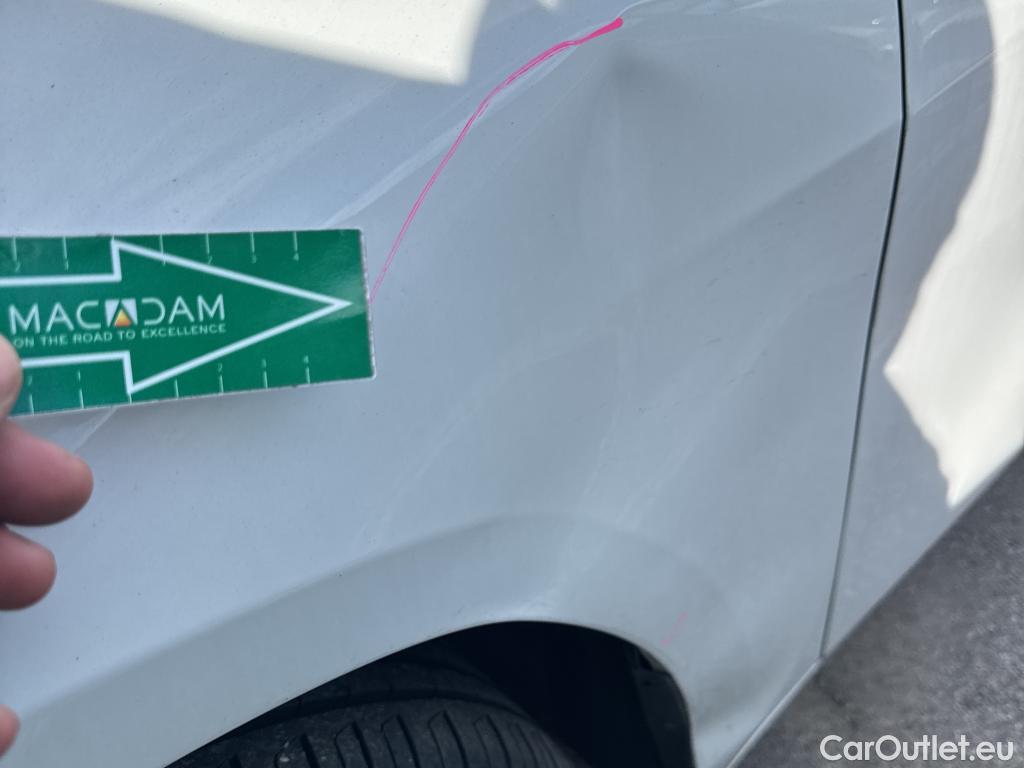  Bmw  Serie 1 BMW  / 2019 / 5P / berlina con portón 116d #2