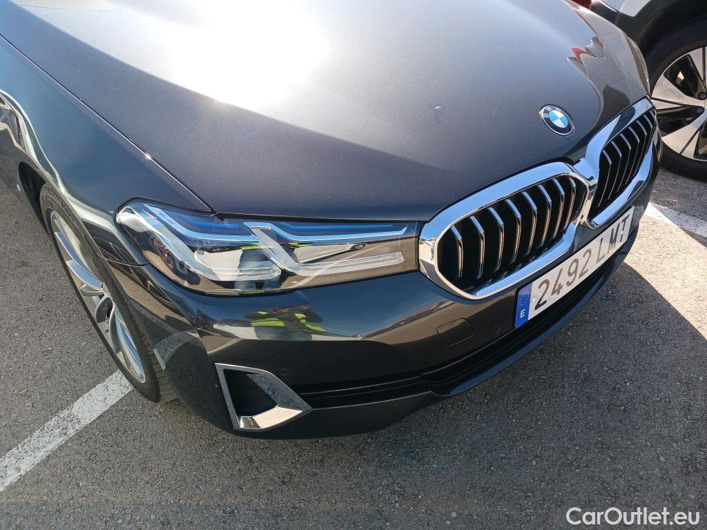  Bmw  Serie 5 BMW  / 2020 / 4P / sedán 530e xDrive #3