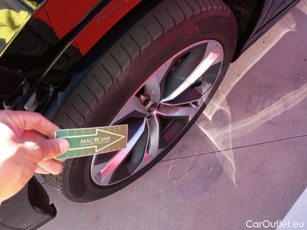  Audi  Q8 AUDI  / 2018 / 5P / todoterreno 50 TDI 210kW S Line Plus quattro tip #2