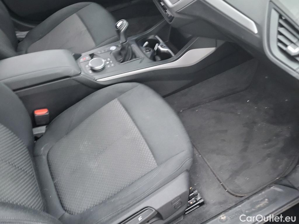  Bmw  Serie 1 BMW  / 2019 / 5P / berlina con portón 118i #18