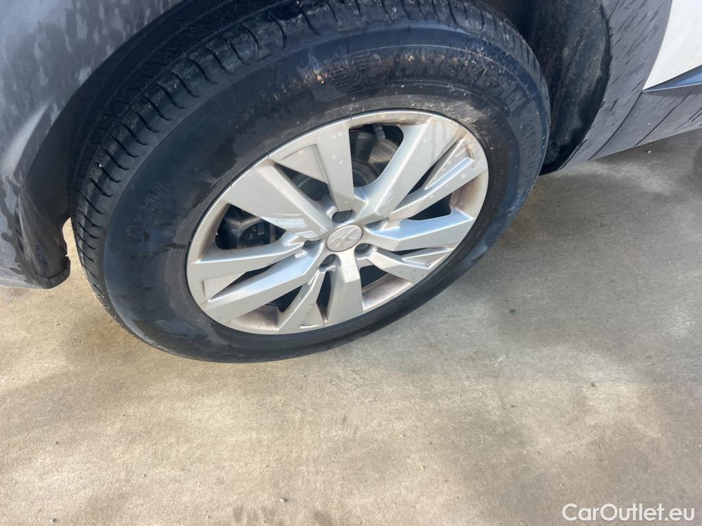  Peugeot  3008 PEUGEOT  / 2020 / 5P / todoterreno 1.2 PureTech 96KW S&S Active Pack EAT8 #17