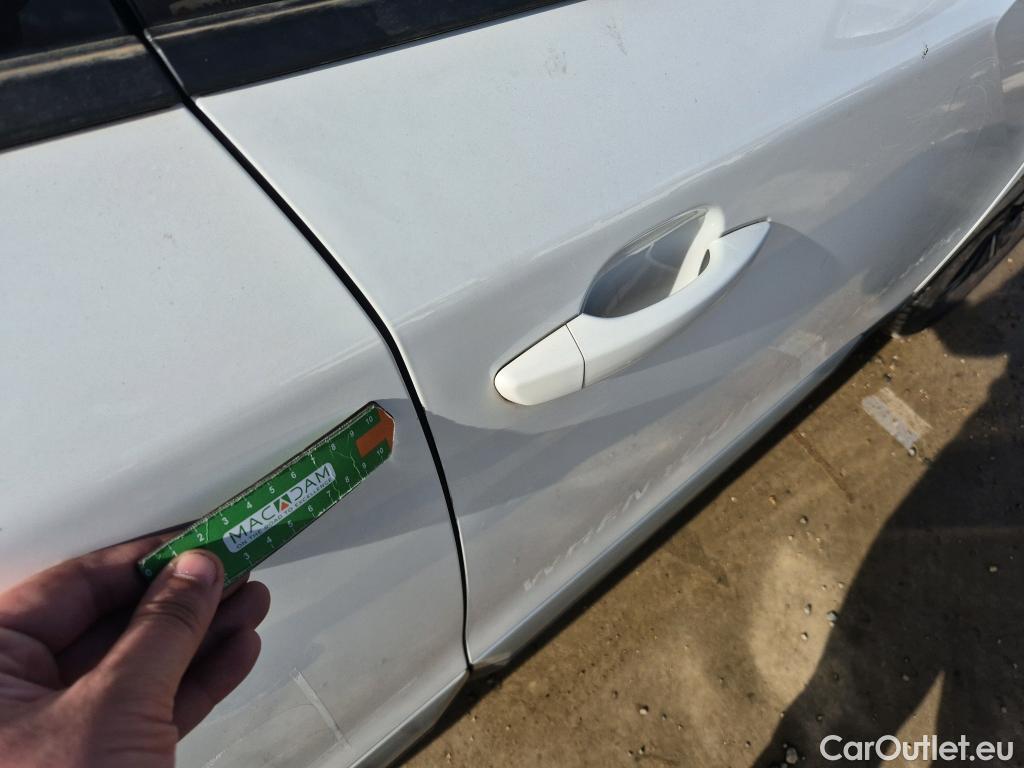  Peugeot  2008 PEUGEOT  / 2019 / 5P / todoterreno Allure BlueHDI 81kW (110CV) #35