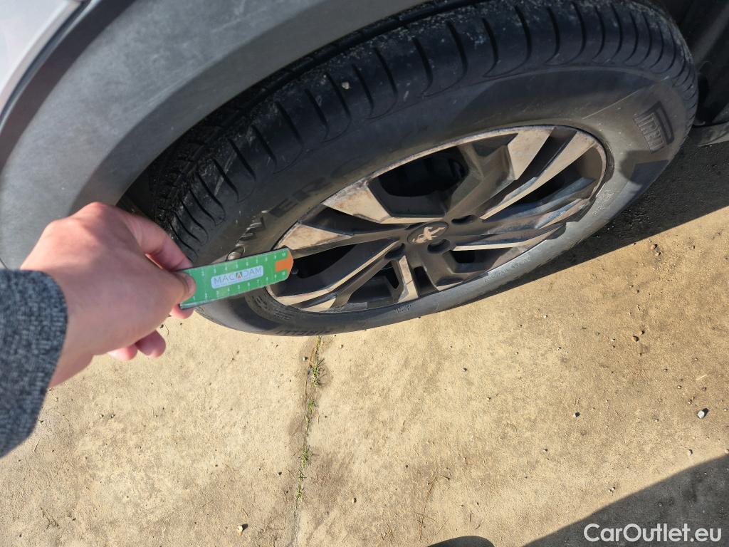  Peugeot  2008 PEUGEOT  / 2019 / 5P / todoterreno Allure BlueHDI 81kW (110CV) #6