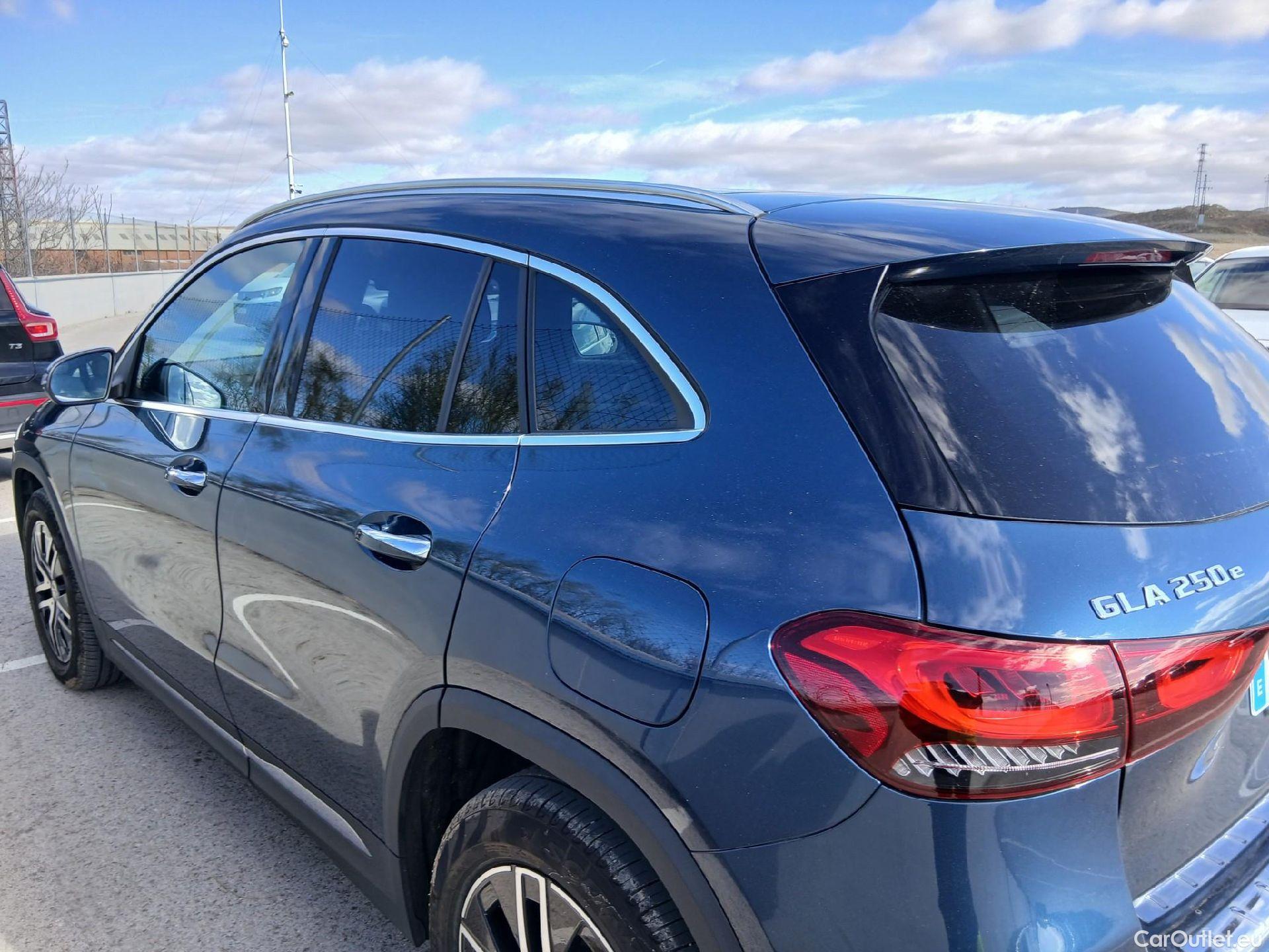  Mercedes  GLA MERCEDES-BENZ  / 2020 / 5P / todoterreno  250 e #16