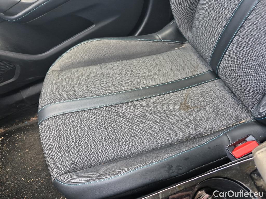  Peugeot  2008 PEUGEOT  / 2019 / 5P / todoterreno Allure BlueHDI 81kW (110CV) #26